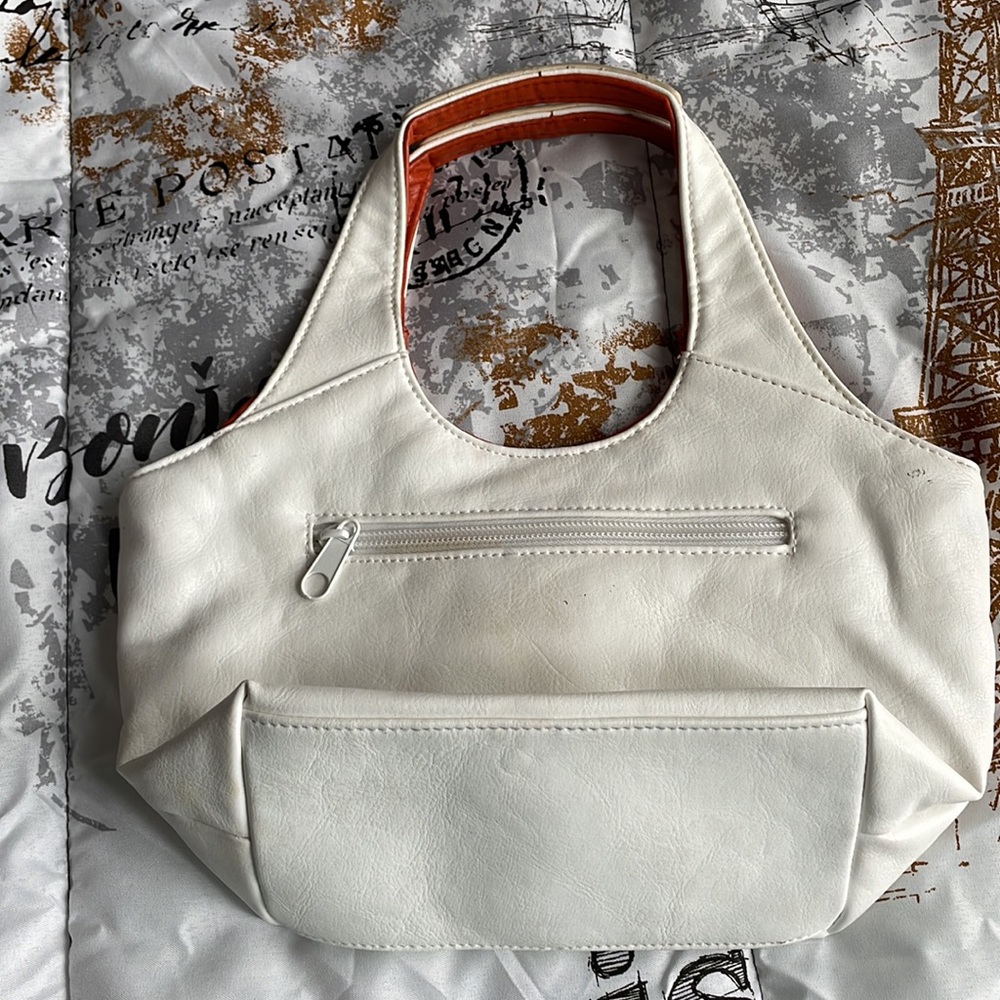 Small cute white Y2K purse - Picture 3 of 3